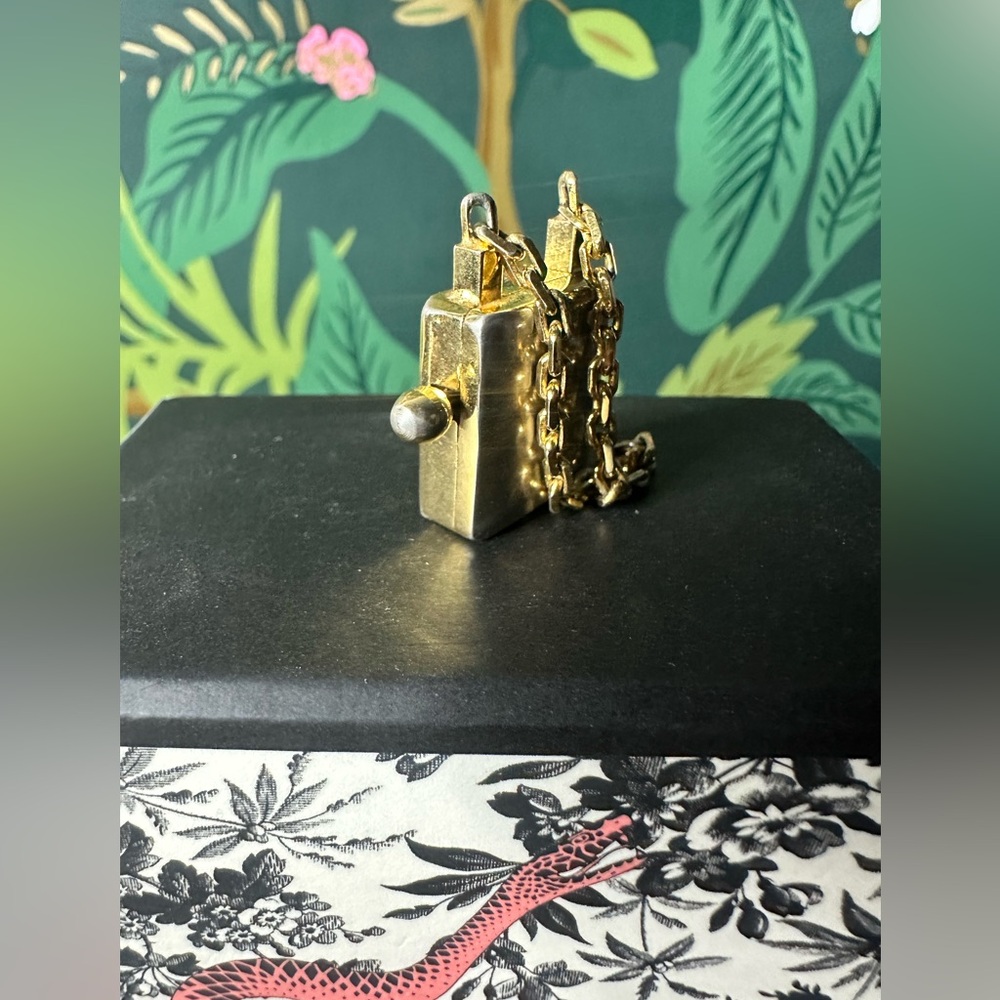 SOLD 🏆 GUCCI Double GG Gold Bag Charm Padlock Motif (Does Hold Parfum) 💛 - Picture 5 of 7